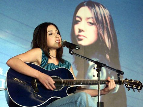 Michelle Branch on The Spirit Room at 20: ‘It was allowed to remain authentically teenage’ | The Independent Michelle Branch, Never Had A Boyfriend, Lighting The Way, Pimples On Face, Pop Queen, Mandy Moore, The Blueprint, Indie Pop, Entertainment Music