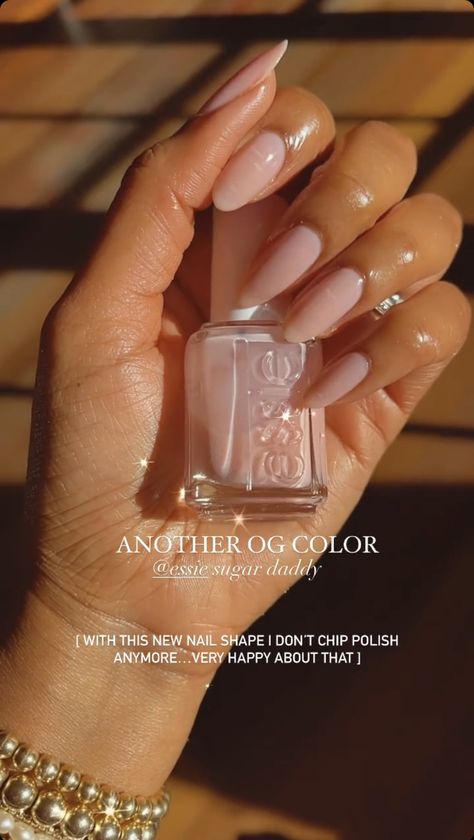 Nails Guide, Jelly Nails Tan Skin, Nail Polish For Tan Skin, Essie Minimalistic, Essie Colors, Natural Nails Manicure, Subtle Nails, Clean Nails, Neutral Nails