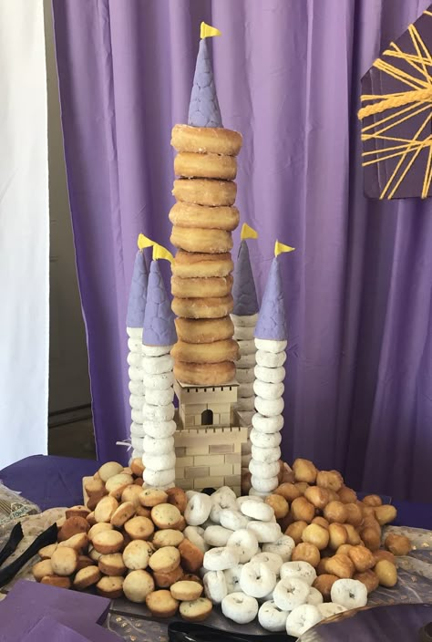 Rapunzel Donut Tower, Tangled 3rd Birthday Party, Two Tangled Birthday, Rapunzel Party Food, Tangled Baby Shower Ideas, Tangled Homecoming, Tangled Theme Party, Rapunzel Quince, Sweet 16 Party Planning