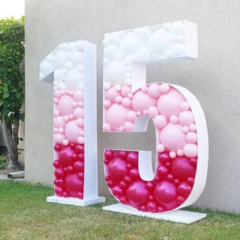 Balloon Marquee, 15th Birthday Decorations, Party Balloons Diy, Balloon Frame, 5 Balloons, 17 Agustus, Easy Easter Decorations, Candy Land Theme, Office Christmas Decorations