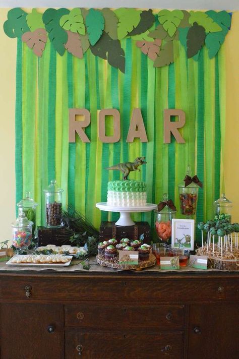 Host a roar-ing dinosaur birthday party. Great theme idea for a boys birthday party. Dinasour Birthday, Dinosaur Themed Birthday Party, Dino Birthday Party, Dinosaur Baby Shower, Dino Birthday, Crafts Kids, Kids Classroom, Dino Party, Dinosaur Birthday Party