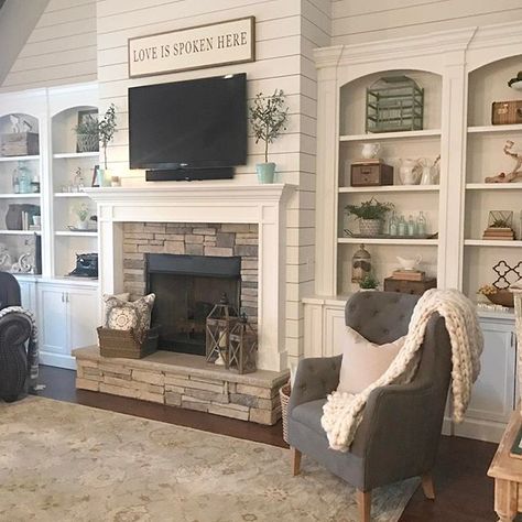 Decorating Bookcases, Industri Modern, Fireplace Bookshelves, Fireplace Built Ins, Farmhouse Fireplace, Fireplace Remodel, Home Fireplace, Fireplace Ideas, Living Room Remodel