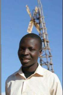 He built his own wind turbine in sub saharan african when he was 15! Guerrilla Wind Power Middle School Classroom Activities, William Kamkwamba, Dartmouth College, Literature Circles, Interesting People, People Laughing, Wind Power, Ted Talks, Amazing People