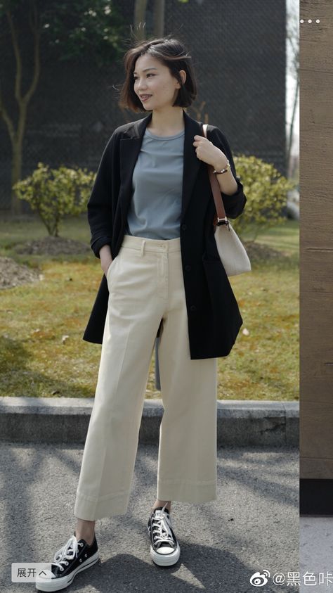 Modest Fashion Pants, Uniqlo Outfit Ideas, Woman At Work, Office Wear Women Work Outfits, Uniqlo Outfit, Japanese Minimalist Fashion, Neat Casual Outfits, Classy Yet Trendy, Simple Casual Outfits