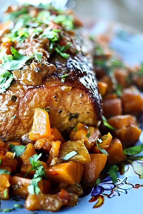 Peach Salsa Pork Roast with Sweet Potatoes: Perfectly done, fork-tender, moist, garlicky, pork roast with a pan sauce of slow-cooked sweet potatoes and peaches make up this company ready dish. And all this comes from your hand-dandy slow-cooker! Roast With Sweet Potatoes, Peach Salsa, Cooking Sweet Potatoes, Peach Recipe, Slow Cooker Pork, Crock Pot Slow Cooker, Think Food, Crock Pot Cooking, Roast Recipes