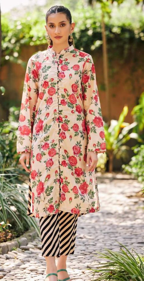 Eastern Clothes, Prints Inspiration, Simple Suit, Shoes Guide, Lawn Dresses, Kurti Embroidery, Pakistani Clothes, Lace Dress Design, Embroidery On Kurtis