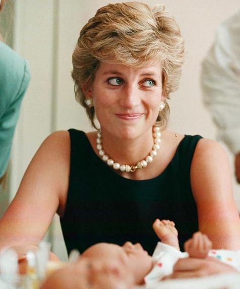 Princess Diana Pearl Necklace, Princess Diana Sleeping, Princess Diana Angry, Princess Diana Met Gala 1996, Princess Diana Egypt 1992, Royal Beauty, Prins William, Princess Diana Fashion, Princess Diana Photos