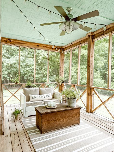 Curtains In Screened Porch, Backyard Screened In Porch, Enclosed Screen Porch Ideas, Screened In Back Deck Ideas, Back Porch Screened In Ideas, Screen In Porch Ideas, Screened In Porch Ideas On A Budget, Cottage Front Porch Ideas, Screen Porch Decor