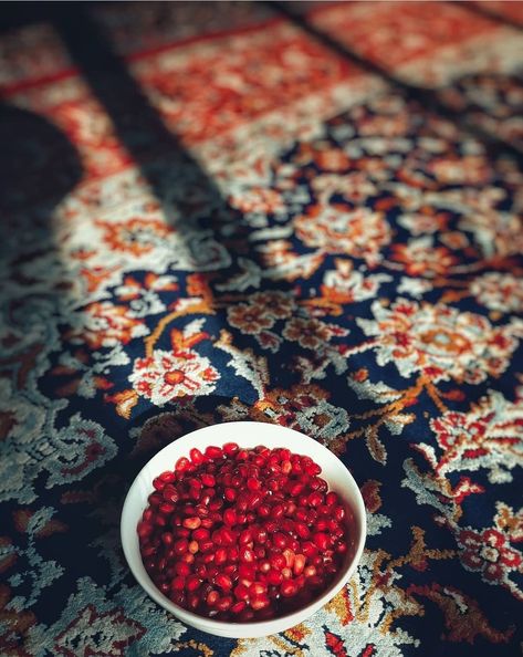 Persian Tea, Persian Decor, Some Good Quotes, Fancy Art, Coffee Photography, Red Food, Good Morning Coffee, Coffee And Books, Pomegranate