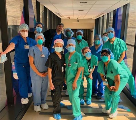 PROUD AMERICAN NURSE on Instagram: “@newyorknurse2020 Another group of healthcare workers at mount sinai hospital in NYC. Mount sinai (like many other nyc hospitals) has been…” Mount Sinai, Proud American, Uni Life, Healthcare Workers, Medical School, Dress Code, Academic Dress, Health Care, Medical