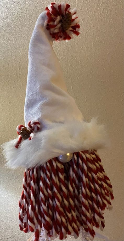 Candy Cane Gnome, Snowman Gnomes, Christmas Yarn Crafts, Christmas Bazaar Crafts, Paper Hats, Christmas Crafty, Homemade Crackers, Christmas Cracker, Christmas Yarn