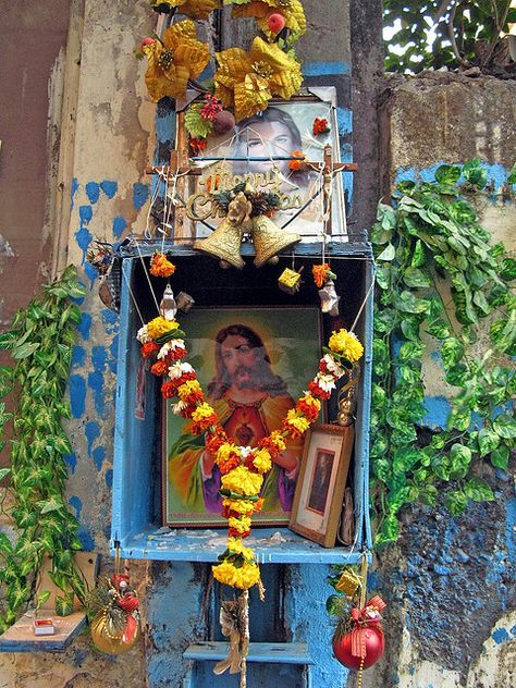 Spirit Powers, Roadside Shrine, Hindu Shrine, Sacred Space Altar, Shrines Art, Altar Art, Pagan Altar, Home Altar, Mexican Decor