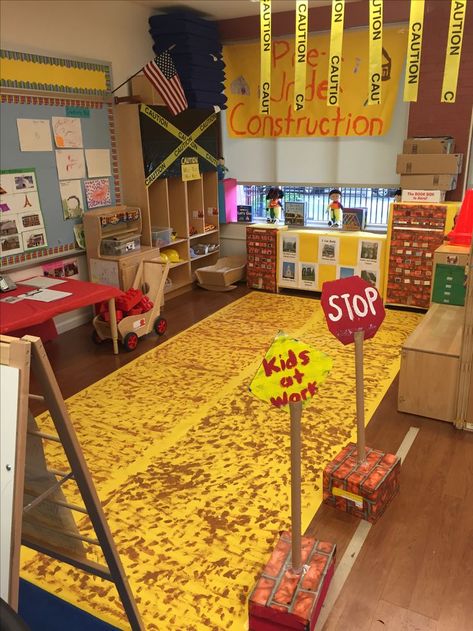 Construction site dramatic play Construction Area Ideas, Construction Dramatic Play, Construction Play Area, Construction Activities Preschool, Construction Classroom, Construction Theme Classroom, Construction Vbs, Construction Theme Preschool, Preschool Building