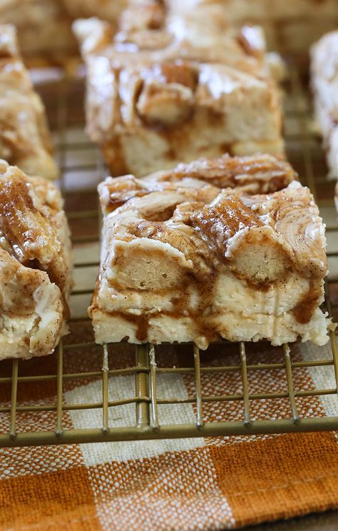 Churro Fudge - Decadently rich Churro Fudge with homemade cinnamon syrup marbled throughout.  Topped with sugary churros and drizzled with more cinnamon syrup.  If you love cinnamon roll frosting, this recipe is for you! Caramel Apple Cheesecake Dip, Keto Inspiration, Cinnamon Roll Frosting, Work Recipes, Cinnamon Syrup, Caramel Apple Cheesecake, Cheesecake Cake, Fudge Recipe, Diy Recipe