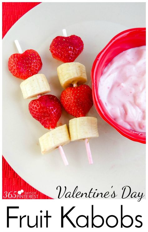 Valentine's Day snacks for kids | strawberry | snacks for school | healthy Valentine's Day snacks | fruit sticks | fruit skewers | fun snack Fruit Valentines, Kabobs Fruit, Fruit Kabobs Kids, Strawberry Snacks, Valentines Party Food, Valentines Breakfast, Healthy Valentines, Valentines Snacks, Fruit Kabobs