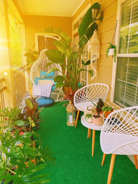 Balcony Makeover Indian, Homestead Garden Layout, Balcony Makeover, Apartment Balcony Garden, Balcony Ideas Indian, Balcony Lighting, Small Balcony Garden, Balcony Flowers, Small Balcony Design