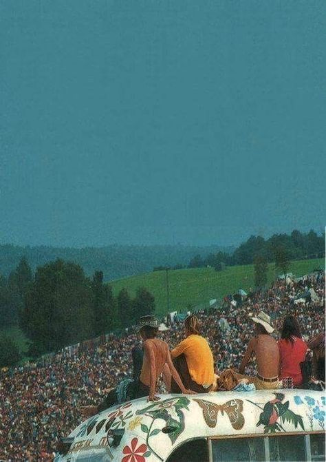 60s Aesthetic, Woodstock 1969, Hippie Lifestyle, Woodstock Festival, Hippie Aesthetic, Hippie Culture, 70s Aesthetic, 70s Vibes, Estilo Hippie