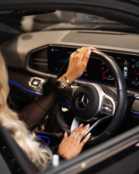 Black Woman Mercedes Benz, Dream Car Women, New Car Black Women, Car Sales Woman, Manifesting Car, Rich Aunt, Nepo Baby, Vacation Lifestyle, Brand New Car