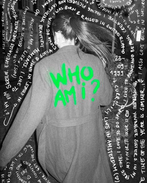 😍 Today we want to share some projects by Sofia De Vita for the Principles of Graphic Design course in our Online Master in Graphic and Digital Design. ✨ The objective of this brief is to question why you want to study graphic design and respond visually to express answers to questions about yourself. Who are you? What are your interests? Where do you live? 📩 For more information: info@labasad.com #LABASAD 😊 Disruptive Graphic Design, Graphic Design Final Project Ideas, Unconventional Graphic Design, Question Graphic Design, Teen Graphic Design, Advertisement Inspiration, Questions About Yourself, Study Graphic Design, Graphic Deisgn