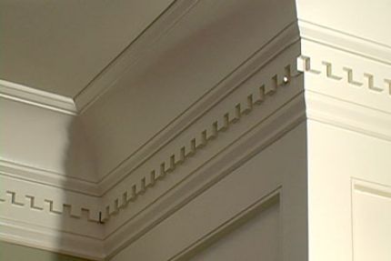 Crown Molding: Mitering vs. Coping. Which Do You Do? Flat Crown Molding, Trim Molding Ideas, Installing Crown Molding, Fireplace Molding, Dental Molding, Classic Furniture Living Room, Cabinet Molding, Cabinet Trim, Shiplap Ceiling