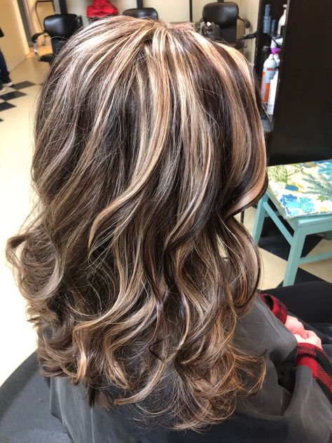 Blonde, red & chocolate highlights & lowlights Tri Color Hair Ideas, Elegant Hair Color, Purple Highlights Blonde Hair, Cute Trendy Hairstyles, Chocolate Highlights, Brunette With Blonde Highlights, Haircut Ideas For Round Face, Hair Spring, Hair Glam