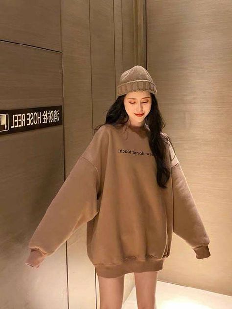 Hoodie Korean Style Girl, Hoddies Outfits Girl Korean, Oversized Hoodie Outfit Korean, Hoodie Outfit Korean, Girl Hoodie Outfit, Ootd Hoodie, Hoddies Outfits, Oversized Hoodie Outfit, Oversized Shirt Outfit