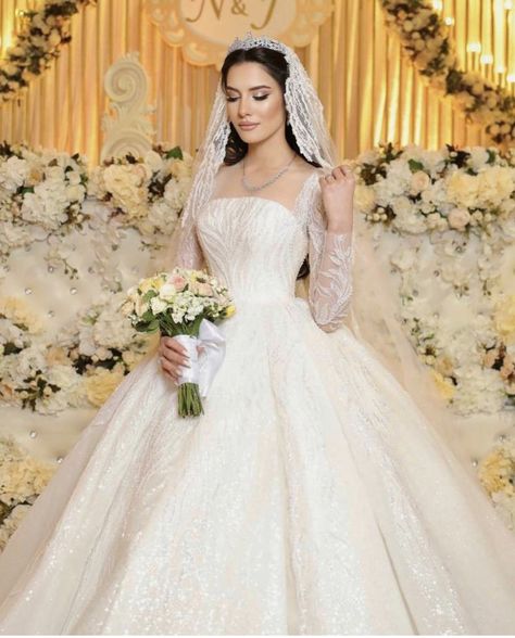 Choose Wedding Dress, Party Dresses With Sleeves, Plain Wedding Dress, Muslimah Wedding Dress, Muslimah Wedding, Wedding Dress Bustle, Muslim Wedding Dresses, Gold Bridesmaid Dresses, Royal Wedding Dress