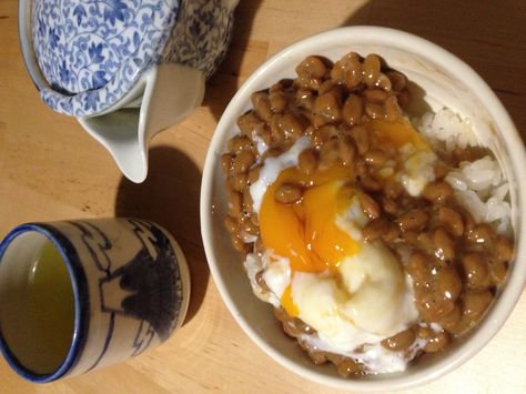 "Natto". Japanese healthy and high nutritive  components food. Made from soy beans. yam! Nato Japanese Food, Japanese Breakfast Aesthetic, Natto Recipe, Cooking Mama, Soy Beans, Health Dinner, Favourite Food, Health Dinner Recipes, Food Inspo