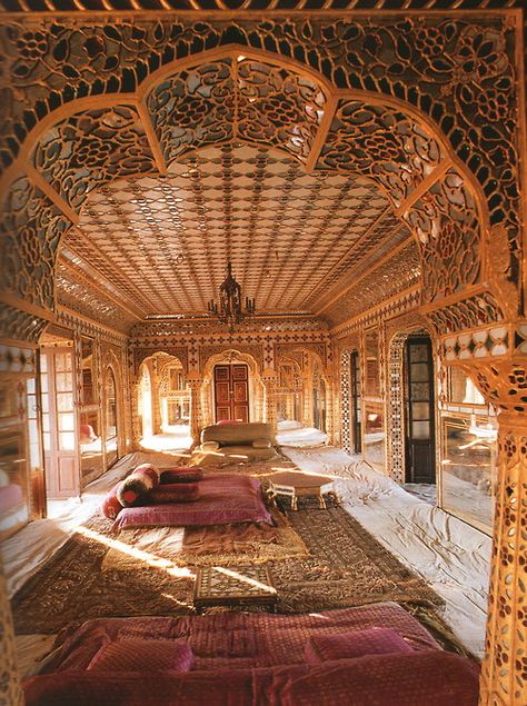 Mughals Interiors, photographies de Deidi von Schaewen, ed. Tashen, 2013. Consort Design, Indian Interiors, Moroccan Interiors, Indian Architecture, Islamic Architecture, Moroccan Style, Bohemian Home, On The Floor, Amazing Architecture