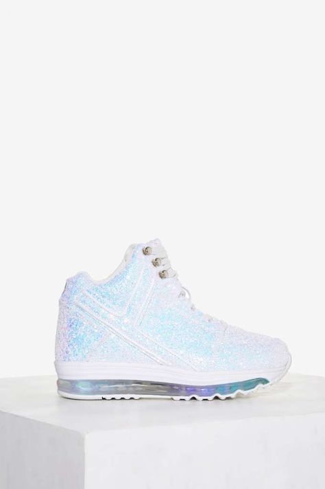 Get white sneakers and make them look like this Diy Glitter Shoes, Yru Shoes, Sneaker Shop, Shiny Shoes, Walk A Mile, Sparkly Shoes, Glitter Sneakers, Women Shoes Online, Glitter Shoes