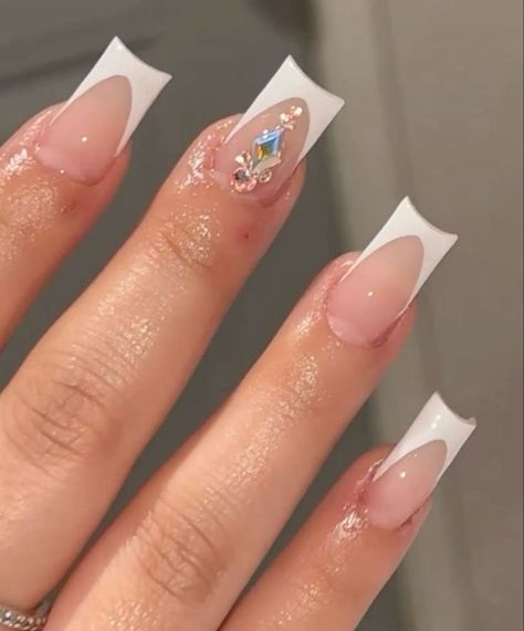 White French Tip Nails For Prom, French Tip Nails With Rhinestones Simple, Cute Nail Ideas With Rhinestones, Cute Nails Acrylic Coffin French Tip, Short Nail Set With Rhinestones, Rhinestones With French Tip, French Tip Acrylic Nails With Jewels, Shirt White French Tip Nails, White French Tip Nails Square With Gems