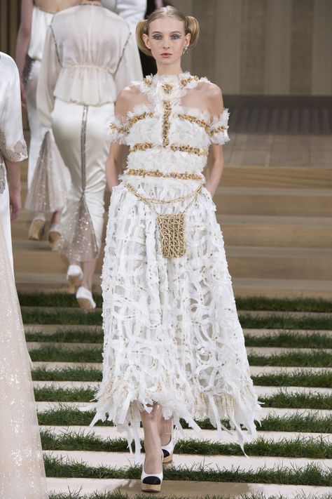 CHANEL HAUTE COUTURE PART II | ZsaZsa Bellagio - Like No Other Chanel Spring 2016, Chanel 2016, 2016 Couture, Moda Chanel, Collection Couture, Mode Chanel, Chanel Couture, Chanel Haute Couture, Spring Couture