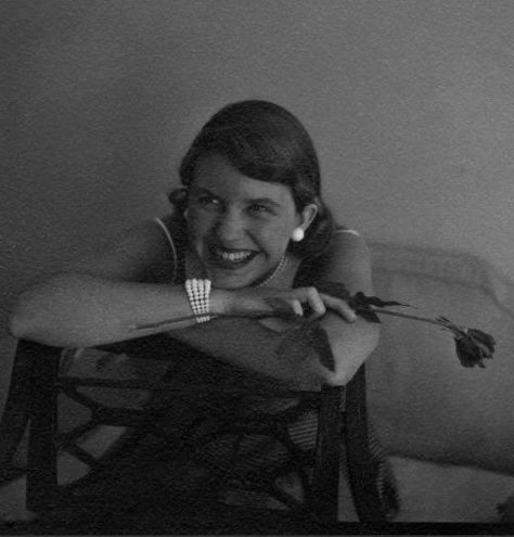 Silvia Plath, Sylvia Plath Quotes, Old Poetry, Women Writers, Carbon Monoxide, Writers And Poets, The Bell Jar, Sylvia Plath, Virginia Woolf