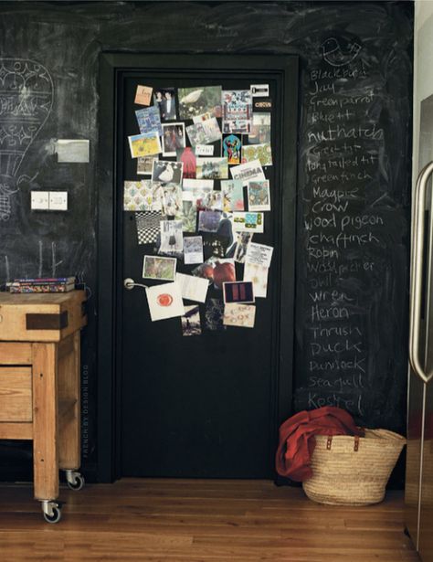 // Chalkboard Wallpaper, Blackboard Wall, Chalk Wall, Casa Exterior, Chalkboard Wall, Decorating Small Spaces, Apartment Interior Design, My New Room, Creative Space