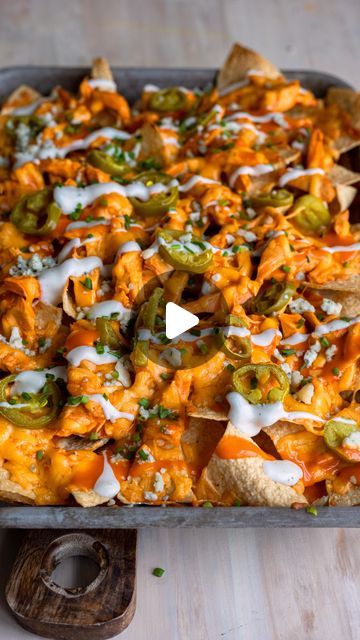 Mandi Hickman on Instagram: "Sheet pan buffalo chicken nachos 🧀  Save this one for game day this weekend! So beyond easy to make but everyone always loves them. Tap the link in my bio for the full recipe  https://dashofmandi.com/sheet-pan-buffalo-chicken-nachos/  . .⁣ .⁣ #gamedayfood  #foodinspo #thekitchn #feedfeed #f52grams #instareels #recipereels #iamwellandgood #easyrecipe #gamedaysnacks #appetizer #bestfoodfeed #goodmoodfood #cheese #nachos #buffalosauce #buffalochicken #footballfood #snack" Fried Chicken Nachos, Sheet Pan Buffalo Chicken, Buffalo Nachos, Cheese Nachos, Buffalo Chicken Nachos, Chicken Nachos Recipe, Chicken Nachos, Nachos Recipe, Game Day Snacks