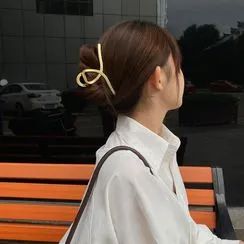 Branded Scarves, Elegant Updo, Beauty Packaging, Gold Hair, Korean Beauty, Hair Claw, Ulzzang Girl, Pretty Hairstyles, Fine Hair