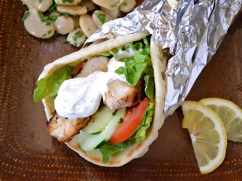 chicken shawarma Easy Naan, Chicken Shawarma Wrap, Greek Marinated Chicken, Best Chicken Marinade, Chicken Shawarma Recipe, Shawarma Recipe, Budget Bytes, Doner Kebab, Garlic Potatoes