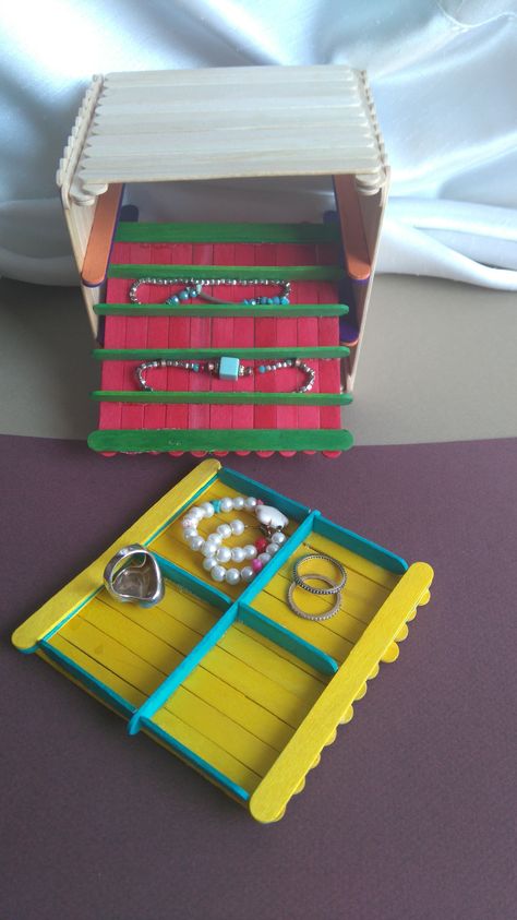 Popsicle stick jewellery box Popsicle Stick Jewelry Box Crafts, Stick Jewelry, Popsicle Stick Art, Ice Cream Stick Craft, Popsicle Art, Umbrella Craft, Summer Preschool Activities, Camp Activities, Popsicle Crafts