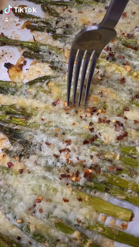 Asparagus Cheese, Garlic Asparagus, Asparagus Recipes Baked, Baked Asparagus, Roasted Vegetable Recipes, Vegetable Side Dishes Recipes, Side Dishes Recipes, Roasted Asparagus, Keto Recipes Dinner