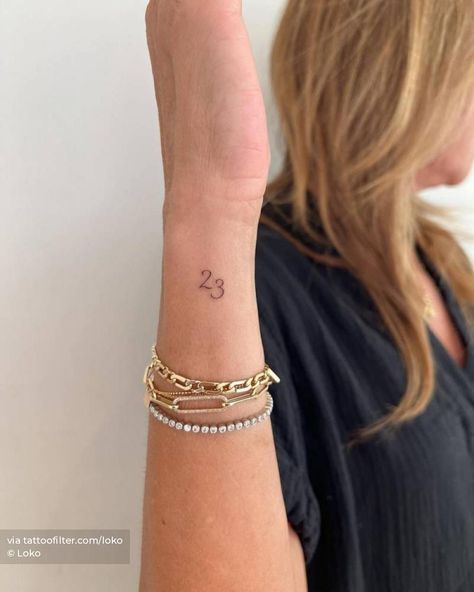 Caligrafia | Tattoofilter Dainty Number Tattoo Placement, Number On Wrist Tattoo, Pretty Number Tattoos, Tattoo Fonts Capital Letters, Creative Number Tattoo, Small Numbers Tattoo, 21 Tattoo Number Design, House Number Tattoo, Cursive Numbers Tattoo