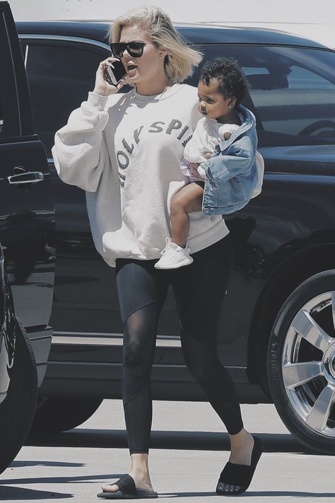 Khloe Kardashian Kids, True Aesthetic, Kim Kardashian And North, Khloe Kardashian Photos, Khloe K, Kloe Kardashian, Khloé Kardashian, Kardashian Kids, Kardashian Photos