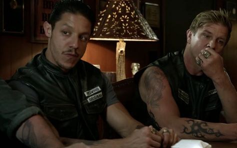 juice and kozik sons of anarchy | Kozik Sons Of Anarchy, Juice Sons Of Anarchy, Sons Of Anarchy Juice, Juice Ortiz, Theo Rossi, Sons Of Anarchy Samcro, Dead Flowers, Sons Of Anarchy, Attractive People