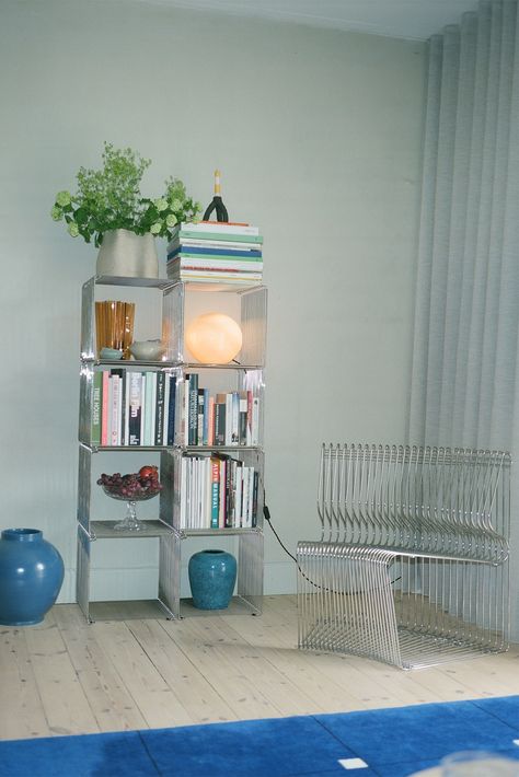 Panton Wire Shelf, Shelf Room Divider, Verner Panton Interior, Suspended Shelves, Content Studio, Montana Furniture, Wire Shelf, Welcome To My House, Shelf Bookcase