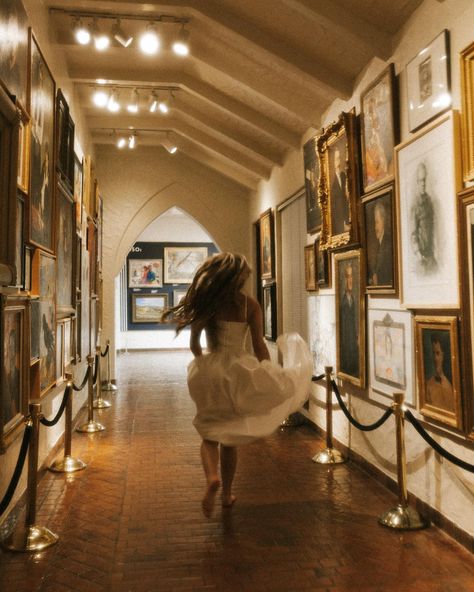 Dancing around the art museum with Lea for her senior pics 🩰🎨💛✨ Art Museum Graduation Photos, Museum Graduation Pictures, Museum Senior Pictures, Old Money Senior Pictures, Addison Photos, Vintage Senior Pictures, Museum Photoshoot, Couples City, Photoshoot Art