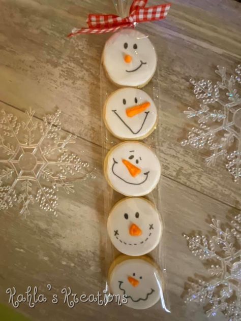 Stacked Snowman Cookies, Round Snowman Cookies, Snowman Face Cookies, Snowman Sugar Cookies Decorated, Snow Man Cookies, Snowman Christmas Cookies, Decorated Christmas Sugar Cookies, Mini Christmas Cookies, Snowman Sugar Cookies