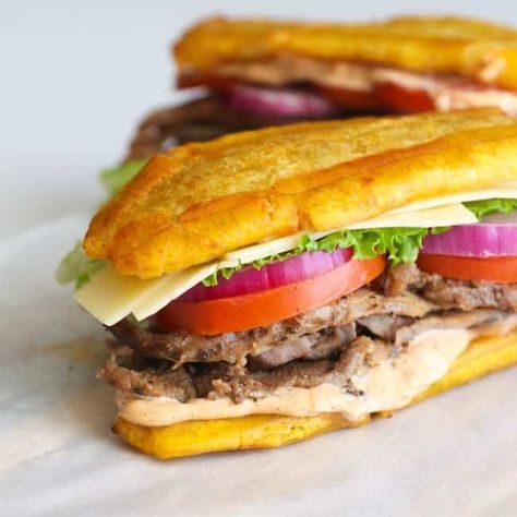 Plantain Sandwich, Mofongo Recipe, Sofrito Recipe, Taco Pasta Salad, Steak Sandwiches, Plantain Recipes, Boricua Recipes, Spiced Beef, Taco Pasta