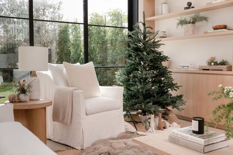 Jenni Kayne Home (@jennikaynehome) • Instagram photos and videos Jenni Kayne Home, Jenni Kayne, Tis The Season, To Leave, Accent Chairs, A Photo, House Design, Table Decorations, Instagram Photos