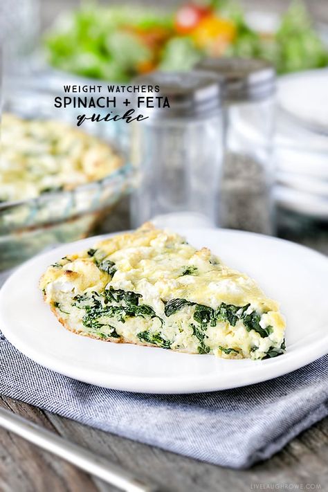 Need to use up some left over spinach? This Weight Watchers friendly Spinach and Feta Quiche is easy to make and great for breakfast, lunch or dinner. Recipe at livelaughrowe.com Spinach And Feta Quiche, Spinach Feta Quiche, Ww Appetizers, Weight Watchers Appetizers, Feta Quiche, Weight Watchers Recipe, Light Lunches, Recipe Spinach, Healthy Dinner Recipe