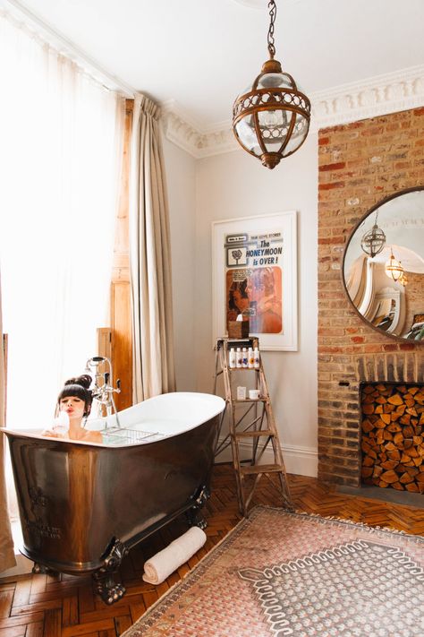 New Darlings - Where to Stay in London: Artist Residence Hotel- #travel #London #interiordesign Artist Residence London, Where To Stay In London, Artist Residence, Bathroom Remodel Cost, New Darlings, New Bathroom Ideas, Travel London, Victorian Buildings, London Artist