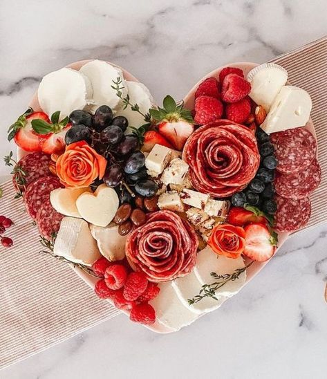 Charcuterie Board Valentine’s Day, Valentines Tea, Valentines Party Food, Galentines Day Ideas, Valentines Brunch, Food Boards, Charcuterie Inspiration, Valentine Dinner, Party Food Platters